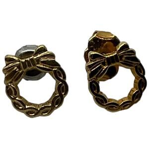 Gold Tone Wreath Bow Stud Earrings Holiday Christmas Style Mini 0.25 inch